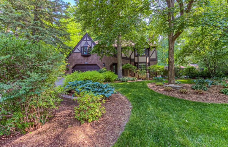 370 Green Acres Drive, Waterloo: Old Colonial Acres Living at Its Finest