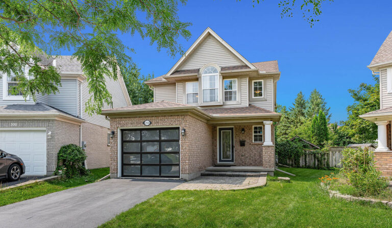 Family Home in the Heart of Laurelwood Waterloo | 298 Pineland Place